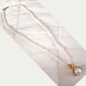 Vintage AVON  -   Pearlesque   -   Elegance Pendant Necklace